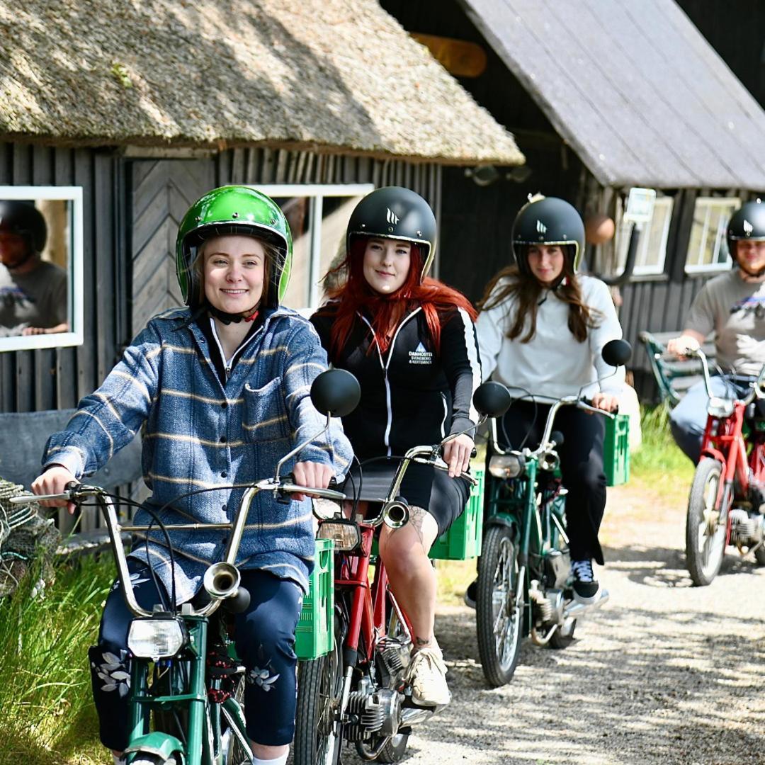 스벤보르 Stoberiet 호스텔 외부 사진 Danish children on bicycles
