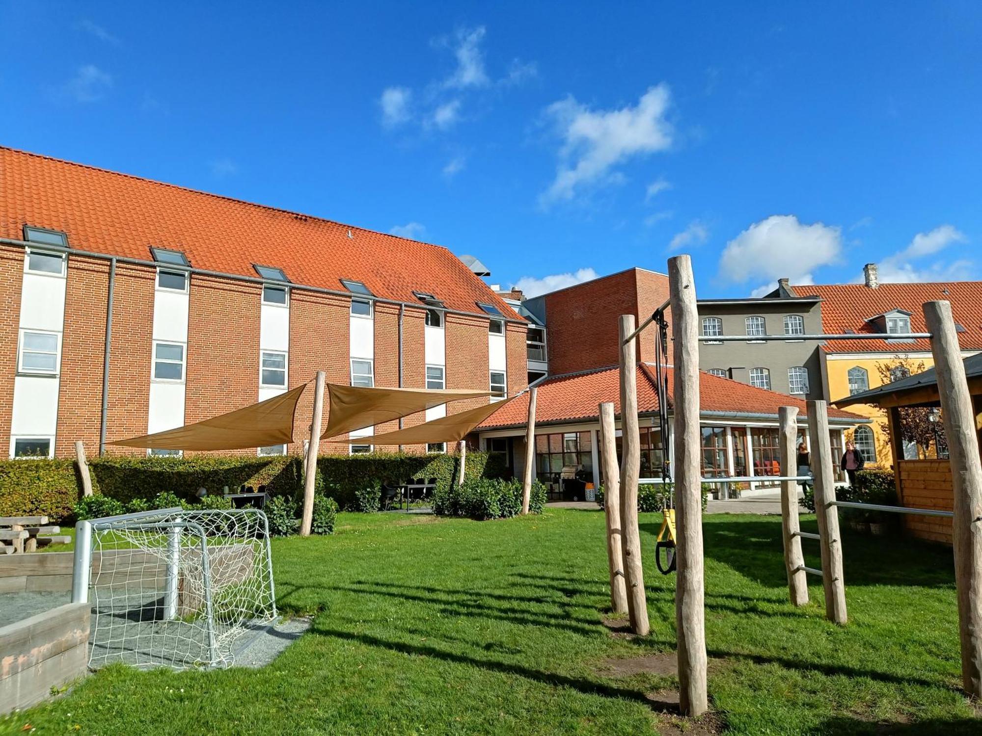 스벤보르 Stoberiet 호스텔 외부 사진 The school's main building