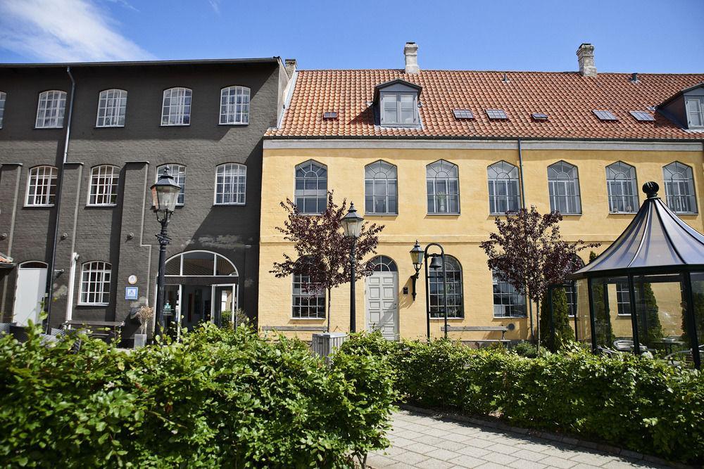 스벤보르 Stoberiet 호스텔 외부 사진 The Yellow House