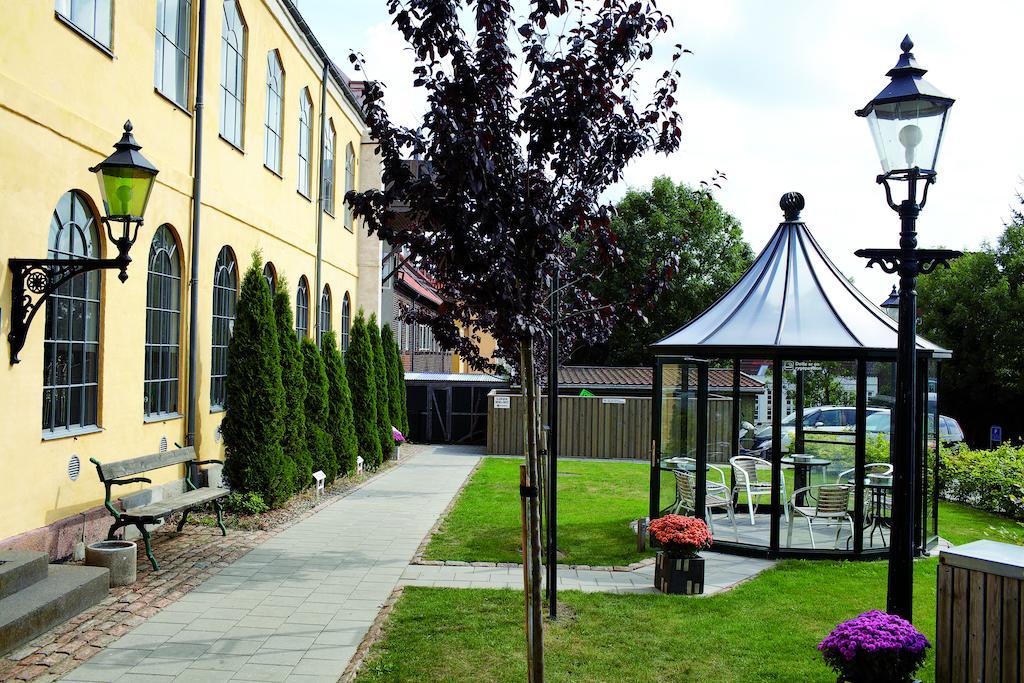 스벤보르 Stoberiet 호스텔 외부 사진 The courtyard of the former school